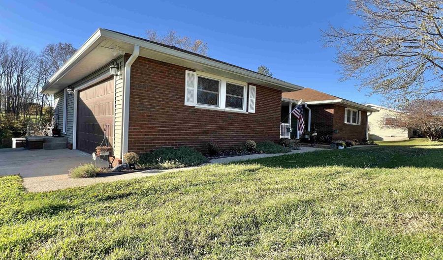 801 Rocky Creek East St, Bedford, IN 47421 - 4 Beds, 3 Bath