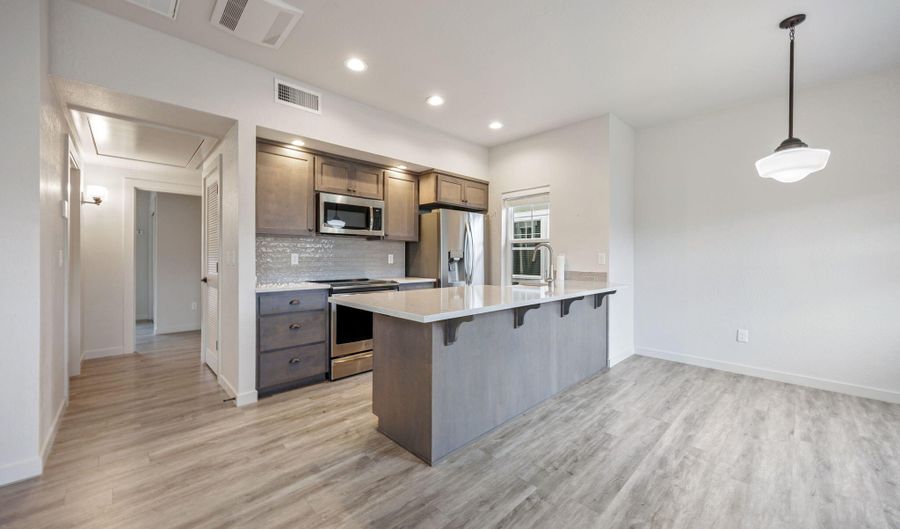 166 Mountain View Dr, Ashland, OR 97520 - 2 Beds, 1 Bath