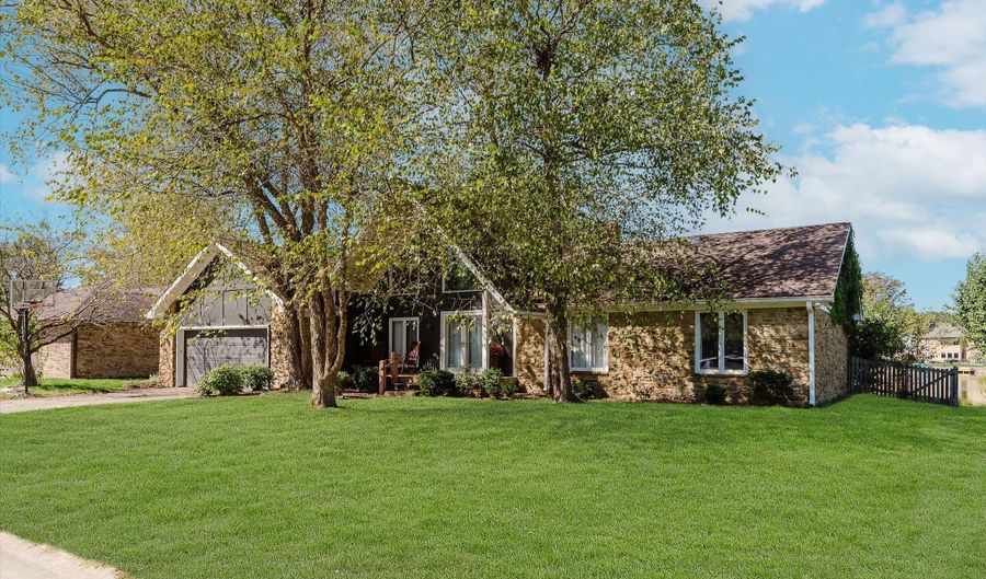 8414 Gallant Fox Dr, Indianapolis, IN 46217 - 3 Beds, 3 Bath