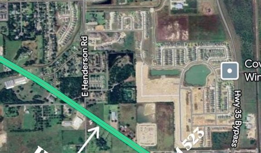 697 E Henderson Rd, Angleton, TX 77515 - 3 Beds, 3 Bath