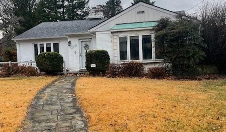 5805 CONWAY Rd, Bethesda, MD 20817 - 3 Beds, 2 Bath