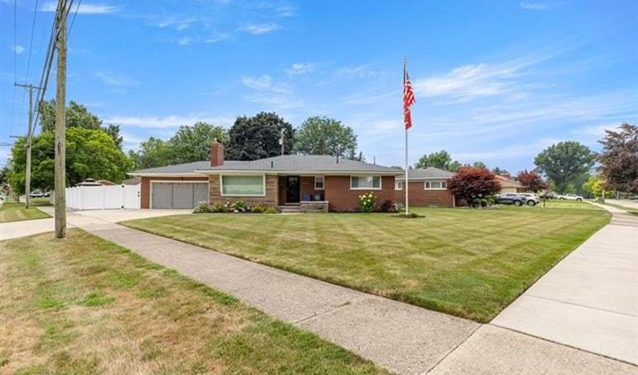 15823 Rose Dr, Allen Park, MI 48101 - 2 Beds, 2 Bath