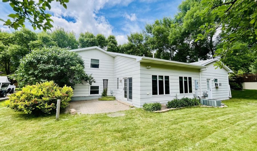 1606 N Jackson St, Aberdeen, SD 57401 - 4 Beds, 2 Bath