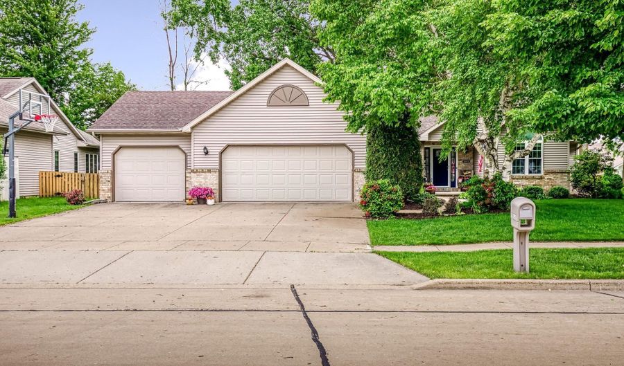 1501 BEDFORD Ln, Appleton, WI 54915 - 3 Beds, 3 Bath
