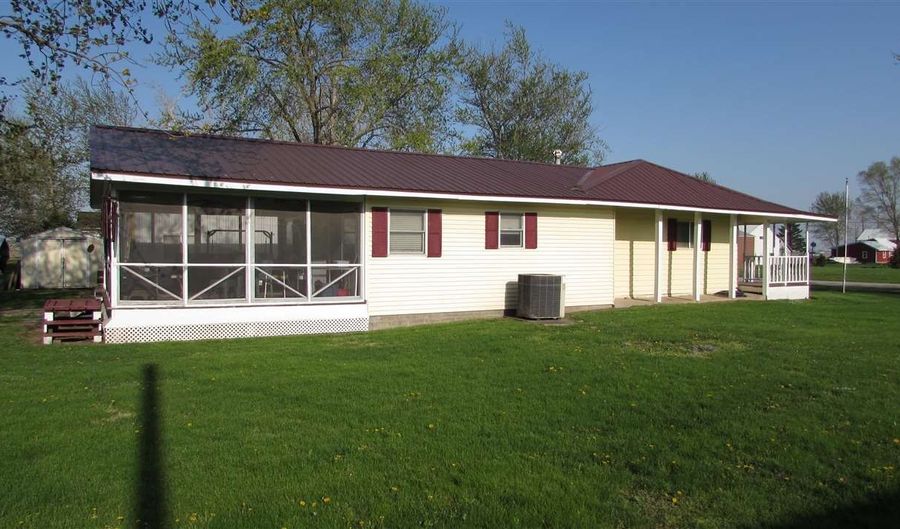 119 1st St, Atalissa, IA 52720 - 2 Beds, 1 Bath
