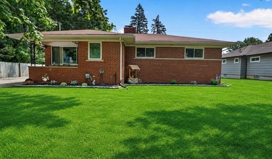 426 N Main St, Almont, MI 48003 - 3 Beds, 2 Bath