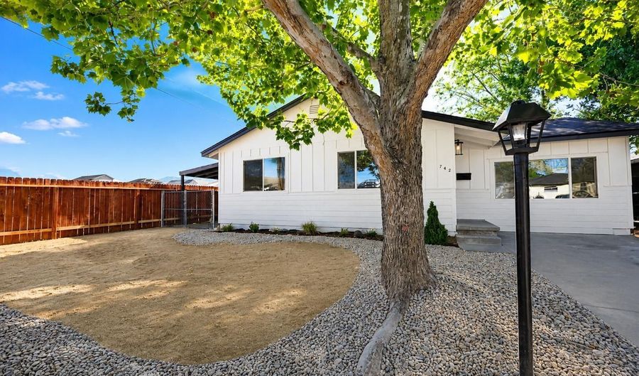 742 Ruth St, Carson City, NV 89701 - 4 Beds, 2 Bath