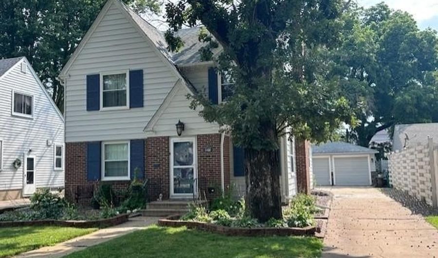 1102 10th St NW, Austin, MN 55912 - 4 Beds, 3 Bath