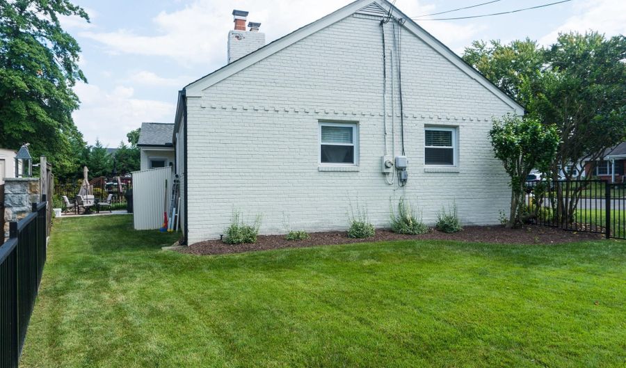 2501 CREST St, Alexandria, VA 22302 - 3 Beds, 2 Bath