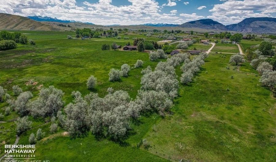 26 Equine Dr, Cody, WY 82414 - 3 Beds, 1 Bath