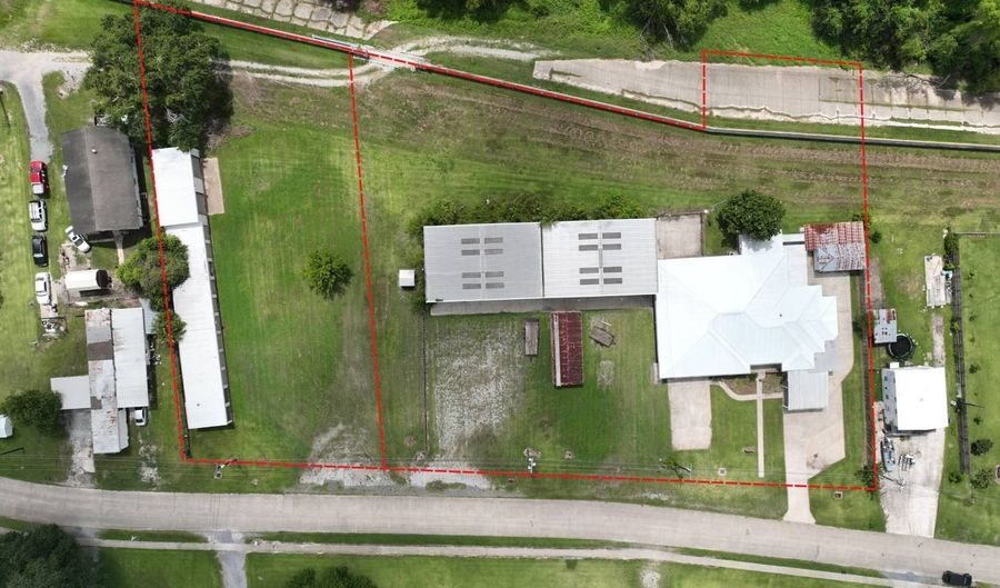 2250 River Rd, Berwick, LA 70342 - 5 Beds, 4 Bath