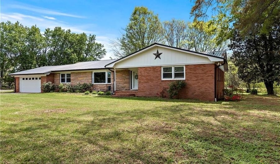 844 Rainbow Rd, Advance, NC 27006 - 4 Beds, 3 Bath