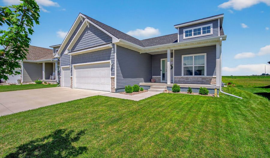 713 NE Country Meadow Dr, Ankeny, IA 50021 - 4 Beds, 3 Bath