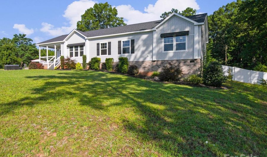 40806 Southbound Rd, Albemarle, NC 28001 - 7 Beds, 4 Bath