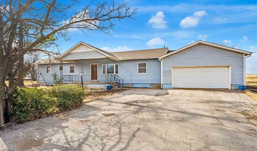 322 S Hilltop Rd, Apache, OK 73006 - 4 Beds, 3 Bath