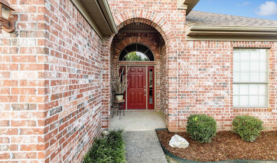 433 Wisteria Dr, Bauxite, AR 72011 - 3 Beds, 2 Bath