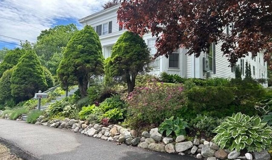 53 Congress St, Belfast, ME 04915 - 5 Beds, 3 Bath