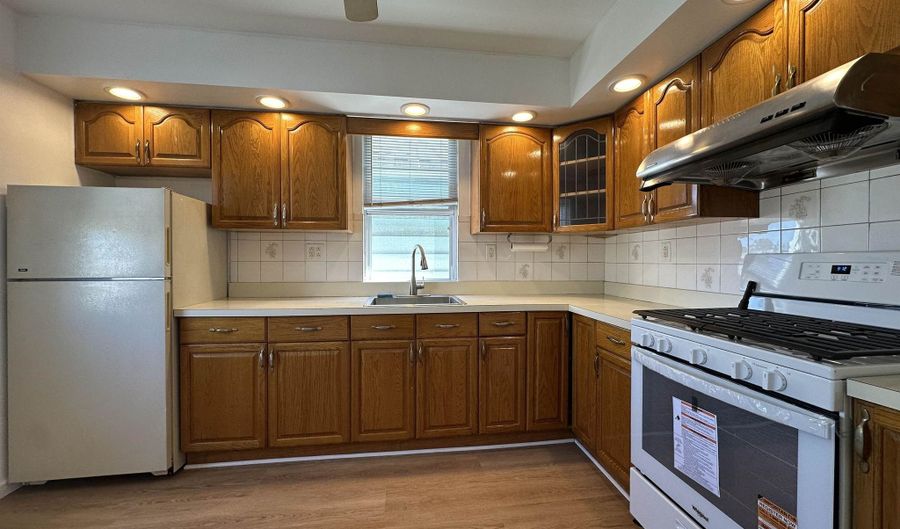 79 W 52ND St 2, Bayonne, NJ 07002 - 5 Beds, 2 Bath