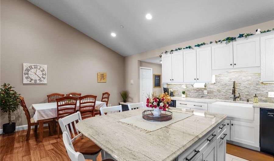 1 Tupperware Dr 120, North Smithfield, RI 02896 - 2 Beds, 2 Bath