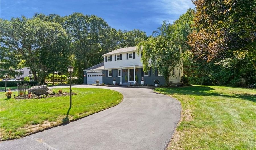 123 Stone Gate Dr, North Kingstown, RI 02852 - 4 Beds, 3 Bath