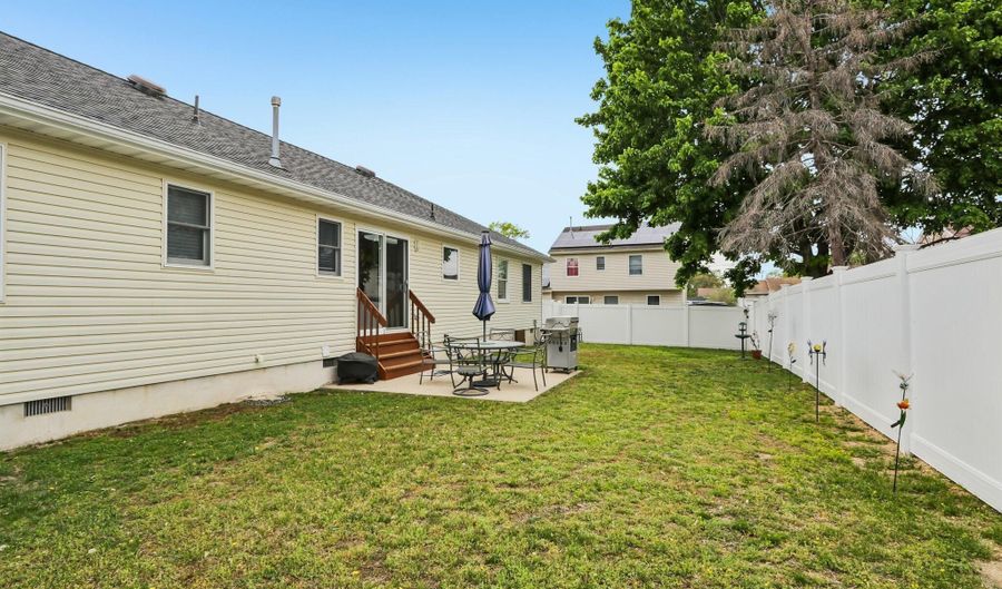 92 Birch St, Beachwood, NJ 08722 - 3 Beds, 2 Bath
