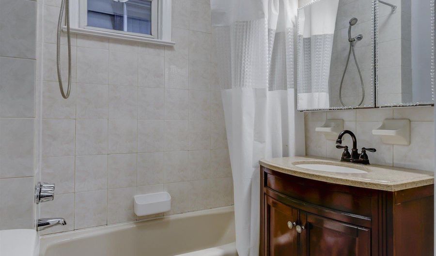 295 AVENUE C 1st floor, Bayonne, NJ 07002 - 3 Beds, 1 Bath