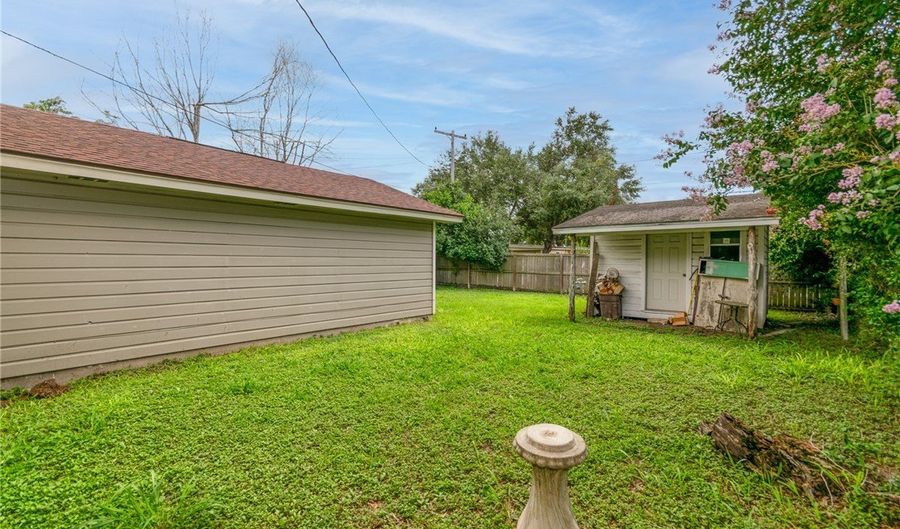 712 E Hill Ave, Alice, TX 78332 - 3 Beds, 2 Bath