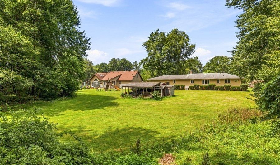 1129 Oak Tree Rd, Akron, OH 44320 - 3 Beds, 2 Bath