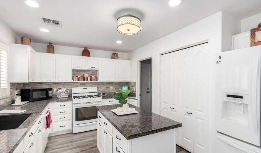 452 E DARTMOUTH Dr, Casa Grande, AZ 85122 - 4 Beds, 2 Bath