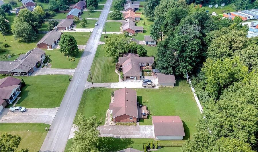 2818 Oakwood Dr, Bardstown, KY 40004 - 3 Beds, 2 Bath