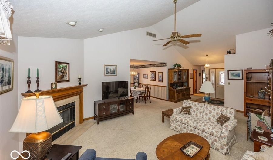 6943 Arjay Dr, Indianapolis, IN 46217 - 3 Beds, 2 Bath