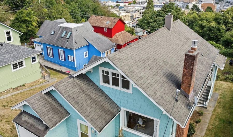 558 4TH St, Astoria, OR 97103 - 4 Beds, 2 Bath
