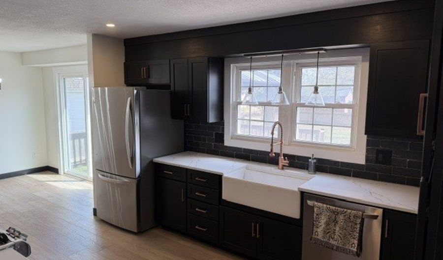 527 Village Ct, Altoona, IA 50009 - 3 Beds, 3 Bath