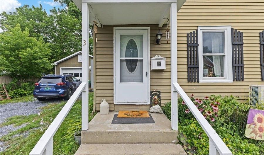 3 Church St, Brandon, VT 05733 - 3 Beds, 2 Bath