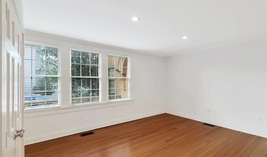 5607 PRYTANIA St E, New Orleans, LA 70115 - 1 Beds, 1 Bath