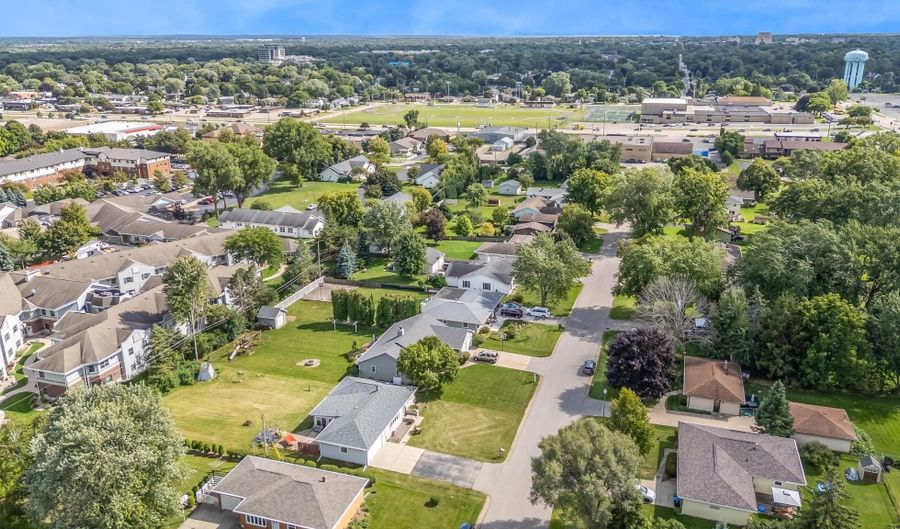 3030 N MORRISON St, Appleton, WI 54911 - 3 Beds, 2 Bath