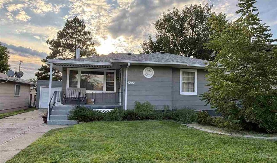 727 2ND Ave, Bayard, NE 69334 - 4 Beds, 2 Bath