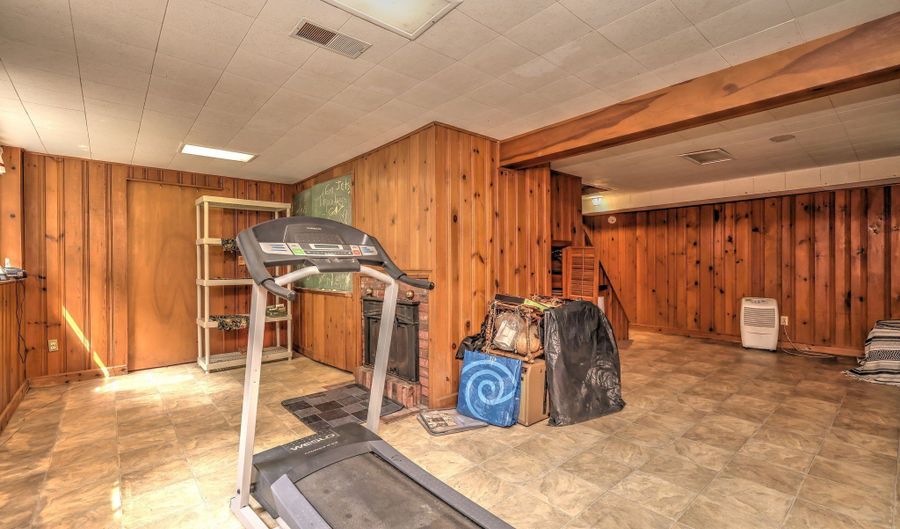 58 Anthony Ct, Bethany, CT 06524 - 4 Beds, 2 Bath