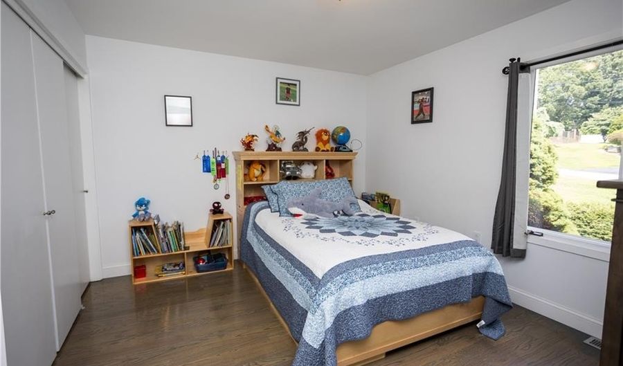 9 Katelan Ct, Cranston, RI 02921 - 3 Beds, 3 Bath