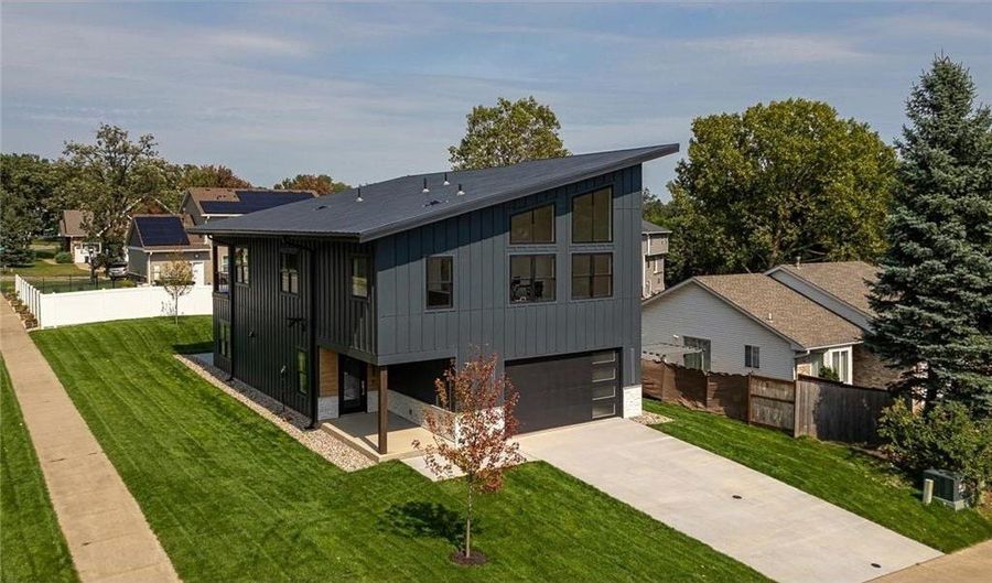 7577 138th St W, Apple Valley, MN 55124 - 3 Beds, 3 Bath