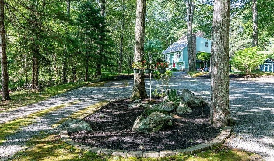 81 Shippee Rd, East Greenwich, RI 02818 - 3 Beds, 3 Bath