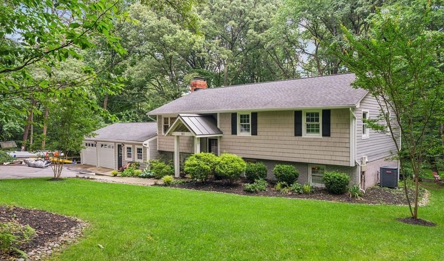 901 SHORE ACRES Rd, Arnold, MD 21012 - 4 Beds, 3 Bath