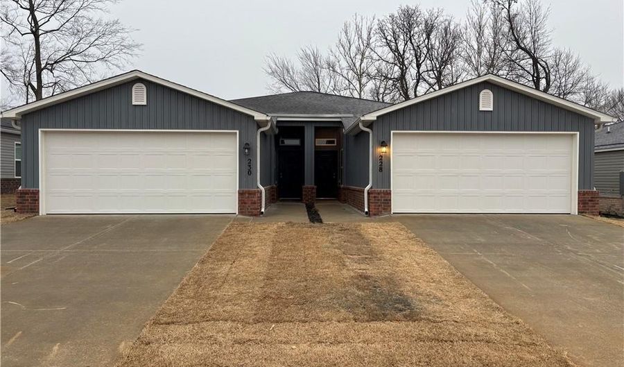 206 NW 67th Ave, Bentonville, AR 72713 - 4 Beds, 2 Bath