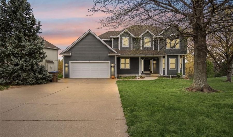 1708 Brookdale Dr, Atchison, KS 66002 - 4 Beds, 4 Bath