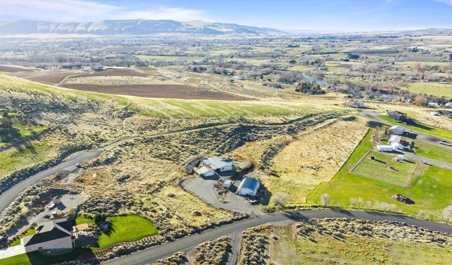 67710 N Lob Ln, Benton City, WA 99320 - 4 Beds, 2 Bath