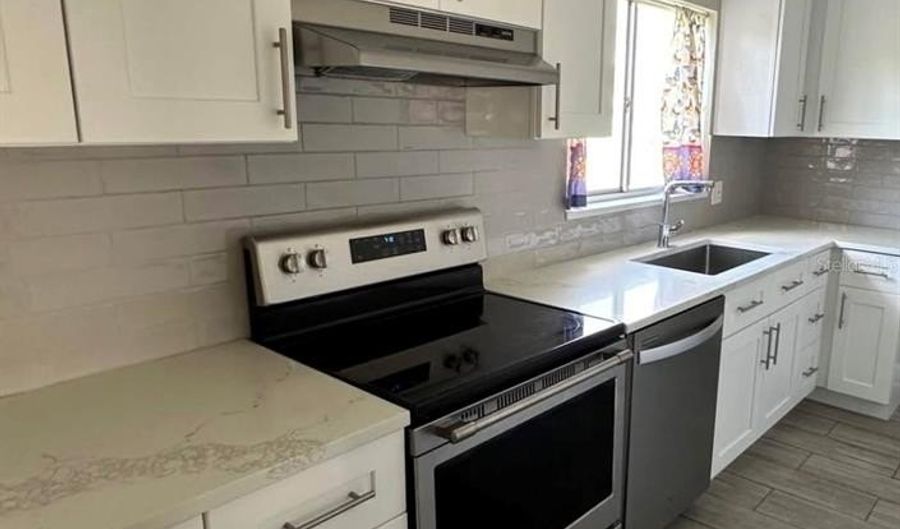 960 APOLLO BEACH Blvd 102, Apollo Beach, FL 33572 - 2 Beds, 2 Bath