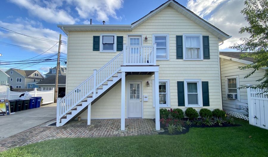 121 Woodland Ln Rear Downstairs, Avon By The Sea, NJ 07717 - 2 Beds, 1 Bath