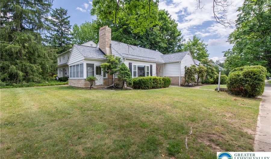 855 N Main St, Allentown, PA 18104 - 3 Beds, 2 Bath