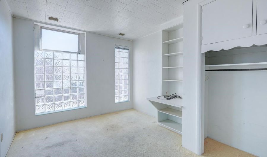 301 S Summit St, Arkansas City, KS 67005 - 0 Beds, 0 Bath