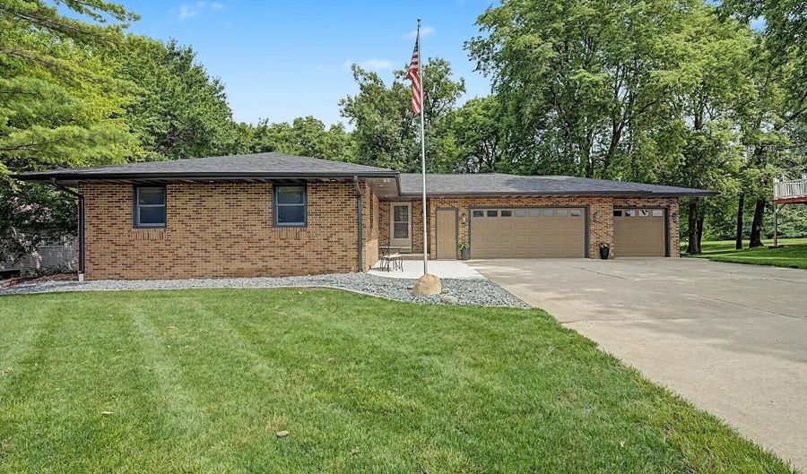 2349 Lakeview Dr, Ames, IA 50010 - 3 Beds, 2 Bath